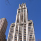Onder aan het Woolworth Building