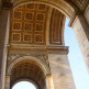 Onder de Arc de Triomphe