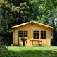 Een houten tuinhuis onderhouden